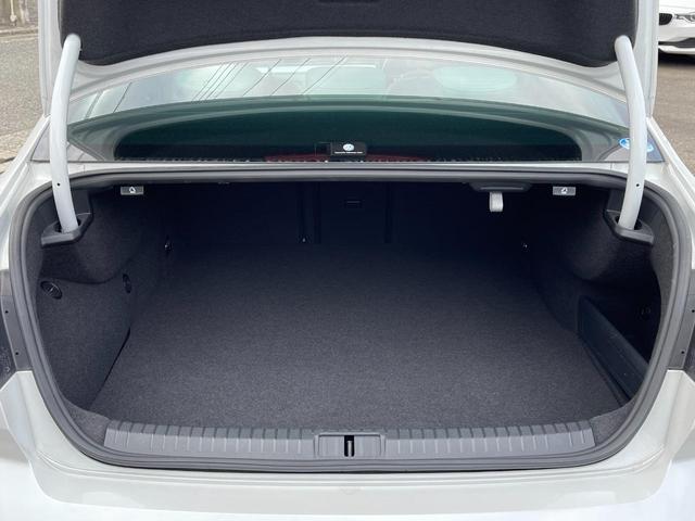 パサートＧＴＥ アドバンス　ＡＣＣ　レーンアシスト　アダプティブオートクルーズ　白レザー　スライディングルーフ　ＬＥＤライト　ヘッドアップディスプレイ　１８インチアルミ　ディスプロナビ　フルセグ　全方位モニター　充電ケーブル付属（11枚目）
