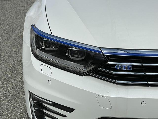 パサートＧＴＥ アドバンス　ＡＣＣ　レーンアシスト　アダプティブオートクルーズ　白レザー　スライディングルーフ　ＬＥＤライト　ヘッドアップディスプレイ　１８インチアルミ　ディスプロナビ　フルセグ　全方位モニター　充電ケーブル付属（23枚目）