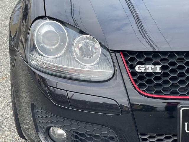 ゴルフ ＧＴＩ　２．０リッターターボ　社外マフラー　ゴルフＲ３２仕様アルミホイール　社外ナビ地デジ　バックカメラ　ローダウン　キセノンヘッドライト　天張り張替済　デジタルミラー　正規ディーラー車　３か月安心保証付（14枚目）