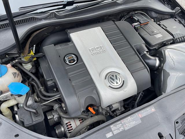 ゴルフ ＧＴＩ　２．０リッターターボ　社外マフラー　ゴルフＲ３２仕様アルミホイール　社外ナビ地デジ　バックカメラ　ローダウン　キセノンヘッドライト　天張り張替済　デジタルミラー　正規ディーラー車　３か月安心保証付（15枚目）
