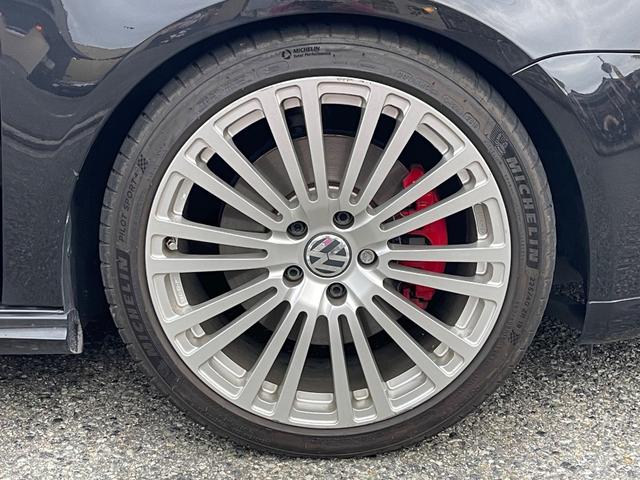 ゴルフ ＧＴＩ　２．０リッターターボ　社外マフラー　ゴルフＲ３２仕様アルミホイール　社外ナビ地デジ　バックカメラ　ローダウン　キセノンヘッドライト　天張り張替済　デジタルミラー　正規ディーラー車　３か月安心保証付（19枚目）
