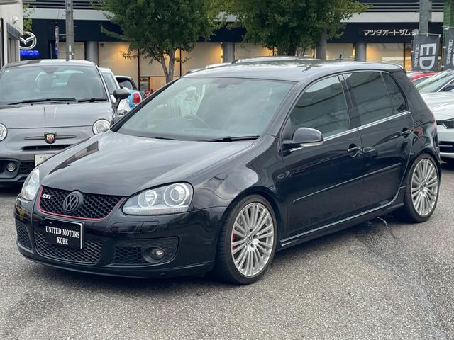 ゴルフ ＧＴＩ　２．０リッターターボ　社外マフラー　ゴルフＲ３２仕様アルミホイール　社外ナビ地デジ　バックカメラ　ローダウン　キセノンヘッドライト　天張り張替済　デジタルミラー　正規ディーラー車　３か月安心保証付（34枚目）