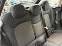 後部シートも快適なスペースです。シートアレンジも多彩で機能的です。