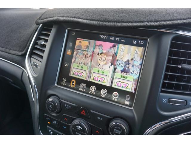 ジープ・グランドチェロキー サミット　サンルーフ　黒レザーシート　４ＷＤ　社外２０ＡＷ　純正ナビ　ＴＶ　Ｂカメラ　Ｆカメラ　ハーマンカードン　衝突軽減　レーンセンス　ブラインドスポット　クルーズＣ　ＥＴＣ　ＨＩＤ　パドルＳ　ルーフレール（17枚目）