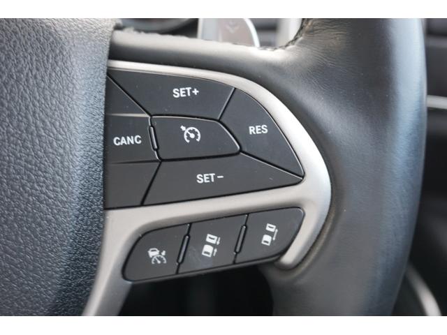 ジープ・グランドチェロキー サミット　サンルーフ　黒レザーシート　４ＷＤ　社外２０ＡＷ　純正ナビ　ＴＶ　Ｂカメラ　Ｆカメラ　ハーマンカードン　衝突軽減　レーンセンス　ブラインドスポット　クルーズＣ　ＥＴＣ　ＨＩＤ　パドルＳ　ルーフレール（25枚目）