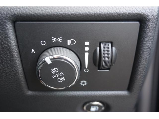 ジープ・グランドチェロキー サミット　サンルーフ　黒レザーシート　４ＷＤ　社外２０ＡＷ　純正ナビ　ＴＶ　Ｂカメラ　Ｆカメラ　ハーマンカードン　衝突軽減　レーンセンス　ブラインドスポット　クルーズＣ　ＥＴＣ　ＨＩＤ　パドルＳ　ルーフレール（32枚目）