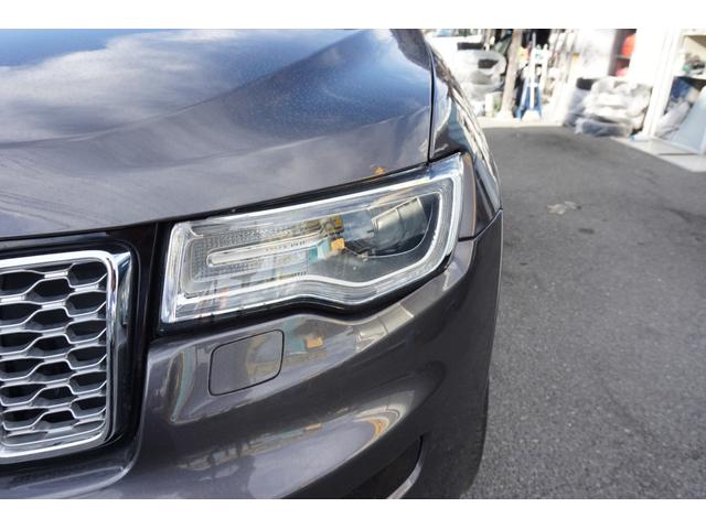 ジープ・グランドチェロキー サミット　サンルーフ　黒レザーシート　４ＷＤ　社外２０ＡＷ　純正ナビ　ＴＶ　Ｂカメラ　Ｆカメラ　ハーマンカードン　衝突軽減　レーンセンス　ブラインドスポット　クルーズＣ　ＥＴＣ　ＨＩＤ　パドルＳ　ルーフレール（35枚目）