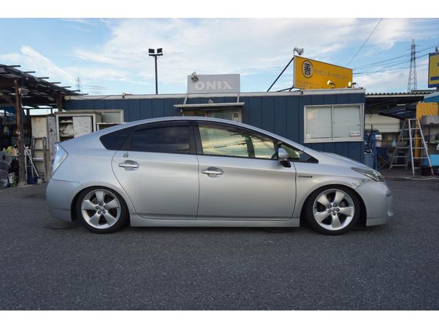 プリウス Ｓ　純正ナビ　ＴＶ　ＨＩＤ　ＬＥＤフォグライト　オートライト　１７ＡＷ　スマートキー　ＥＴＣ　オートエアコン　車高調　ステアリングスイッチ（7枚目）