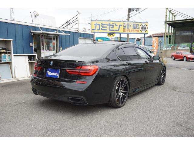 ７シリーズ ７４０ｉ　Ｍスポーツ　黒レザーシート　サンルーフ　純正ナビ　ハーマンカードン　インテリジェントセーフティ　全方位カメラ　フルエアロ　ＴＶ　社外２０ＡＷ　レーンキープ　ＬＥＤヘッドライト　パドルＳ　メモリ付Ｐシート（4枚目）