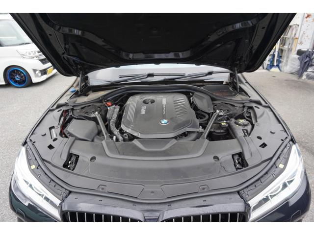７シリーズ ７４０ｉ　Ｍスポーツ　黒レザーシート　サンルーフ　純正ナビ　ハーマンカードン　インテリジェントセーフティ　全方位カメラ　フルエアロ　ＴＶ　社外２０ＡＷ　レーンキープ　ＬＥＤヘッドライト　パドルＳ　メモリ付Ｐシート（35枚目）