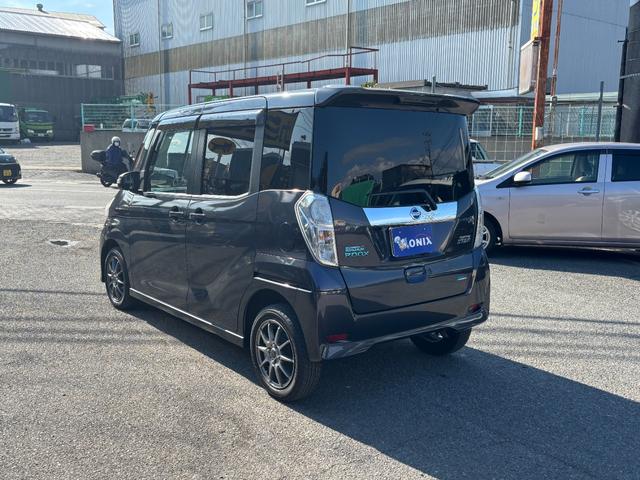 デイズルークス ハイウェイスター　Ｘ　エマージェンシーブレーキ　電動スライドドア　純正ナビ　アラウンドビューモニター　ＴＶ　スマートキー　ＨＩＤ　ＥＴＣ　オートエアコン（6枚目）