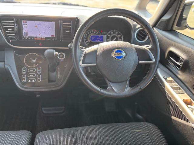 デイズルークス ハイウェイスター　Ｘ　エマージェンシーブレーキ　電動スライドドア　純正ナビ　アラウンドビューモニター　ＴＶ　スマートキー　ＨＩＤ　ＥＴＣ　オートエアコン（12枚目）