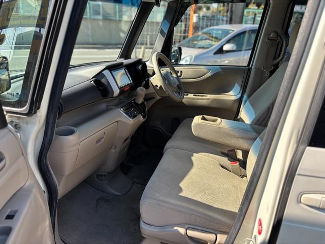 Ｎ－ＢＯＸ Ｇ・Ｌパッケージ　両側電動スライドドア　スマートキー　純正ナビ　バックカメラ　ＴＶ　オートエアコン（9枚目）