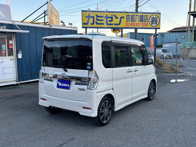 タント カスタムＲＳ　トップエディションＳＡＩＩ　両側電動スライドドア　スマートキー　衝突軽減システム　社外ナビ　バックカメラ　フルセグＴＶ　Ｂｌｕｅｔｏｏｔｈオーディオ　ＬＥＤヘッドライト　オートライト　ＥＴＣ　ターボ車　純正アルミ（4枚目）