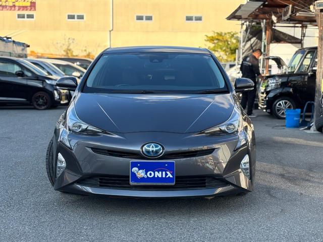 プリウス Ｓ　衝突軽減Ｓ　レーンキープ　レーダークルーズＣ　純正ナビ　Ｂカメラ　ＴＶ　Ｂｌｕｅｔｏｏｔｈオーディオ　社外ハンドル　ＬＥＤヘッドライト　ＥＴＣ　社外ＡＷ　スマートキー　オートエアコン（2枚目）