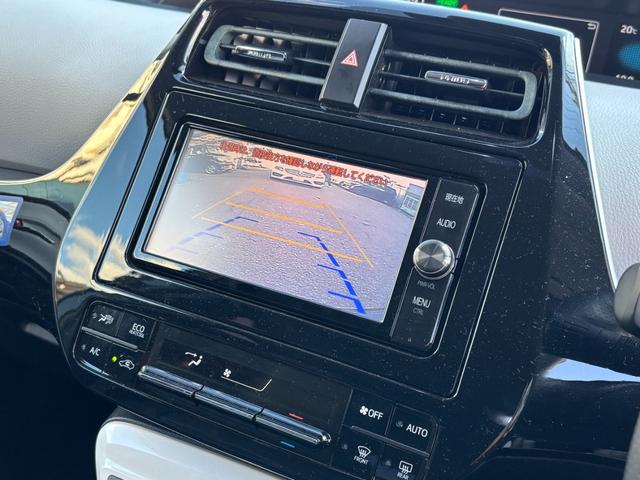 プリウス Ｓ　衝突軽減Ｓ　レーンキープ　レーダークルーズＣ　純正ナビ　Ｂカメラ　ＴＶ　Ｂｌｕｅｔｏｏｔｈオーディオ　社外ハンドル　ＬＥＤヘッドライト　ＥＴＣ　社外ＡＷ　スマートキー　オートエアコン（18枚目）