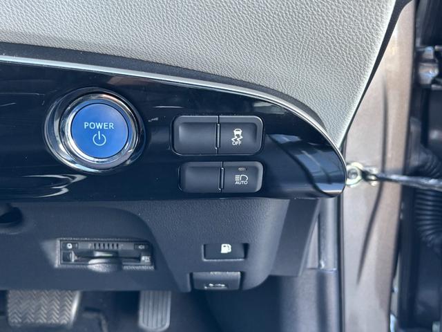 プリウス Ｓ　衝突軽減Ｓ　レーンキープ　レーダークルーズＣ　純正ナビ　Ｂカメラ　ＴＶ　Ｂｌｕｅｔｏｏｔｈオーディオ　社外ハンドル　ＬＥＤヘッドライト　ＥＴＣ　社外ＡＷ　スマートキー　オートエアコン（19枚目）
