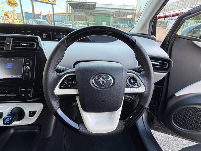 プリウス Ｓ　衝突軽減Ｓ　レーンキープ　レーダークルーズＣ　純正ナビ　Ｂカメラ　ＴＶ　Ｂｌｕｅｔｏｏｔｈオーディオ　社外ハンドル　ＬＥＤヘッドライト　ＥＴＣ　社外ＡＷ　スマートキー　オートエアコン（25枚目）