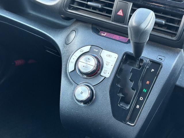 シエンタ ハイブリッドX 純正ナビ バックカメラ TV Bluetoothオーディオ スマートキー2コ 電動スライドドア ETC オートエアコン 社外アルミ 7人乗り(21枚目)