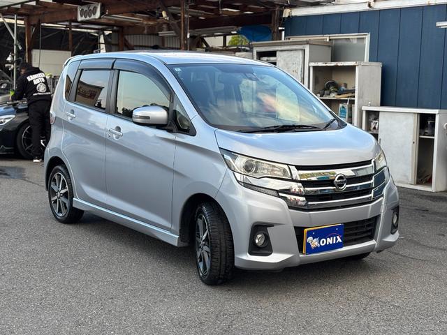 デイズ ハイウェイスター G 純正ナビ アラウンドビューモニター フルセグTV エマージェンシーブレーキ シートヒーター Bluetoothオーディオ スマートキー 純正アルミ 4WD HID オートライト(3枚目)