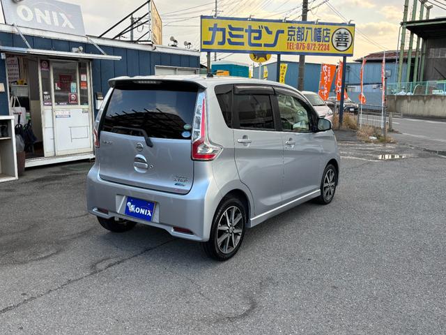 デイズ ハイウェイスター G 純正ナビ アラウンドビューモニター フルセグTV エマージェンシーブレーキ シートヒーター Bluetoothオーディオ スマートキー 純正アルミ 4WD HID オートライト(4枚目)