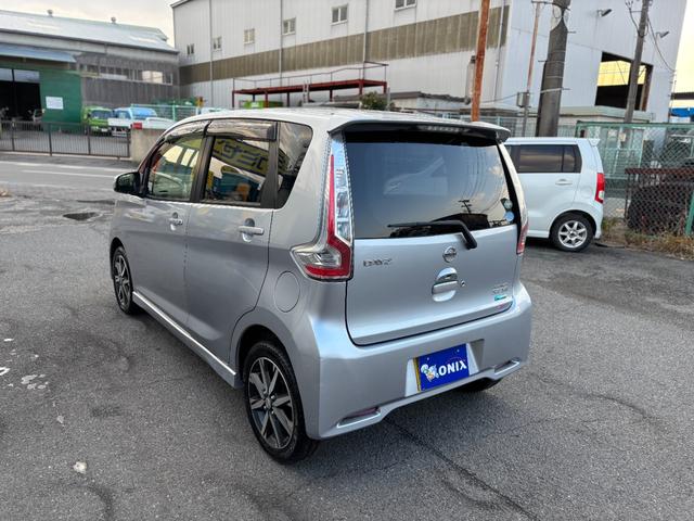 デイズ ハイウェイスター G 純正ナビ アラウンドビューモニター フルセグTV エマージェンシーブレーキ シートヒーター Bluetoothオーディオ スマートキー 純正アルミ 4WD HID オートライト(6枚目)