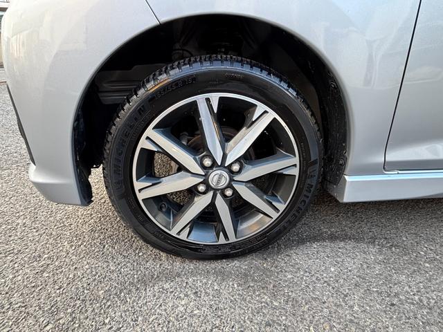 デイズ ハイウェイスター G 純正ナビ アラウンドビューモニター フルセグTV エマージェンシーブレーキ シートヒーター Bluetoothオーディオ スマートキー 純正アルミ 4WD HID オートライト(25枚目)