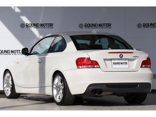 135i Mスポ・ローダウンサス・パワーシート・レザー内装・ドライブレコーダー・シートヒーター・パドルシフト・オートライト・ETC・AUX・CD・DTC・ナビ・HID・スマートキー・R18AW(3枚目)