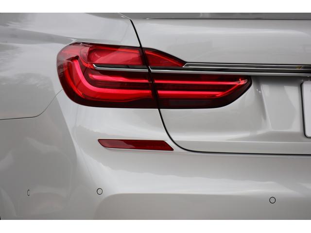 740i Mスポーツ 衝突軽減B・追クル・サンルーフ・LKA・BSA・ステアシ・Pアシ・360度カメラ・ドラレコ・レーダー・オートクロージャ・Pシート(ヒーター/クーラー)・エアサス・地ナビ・HKスピーカー(8枚目)