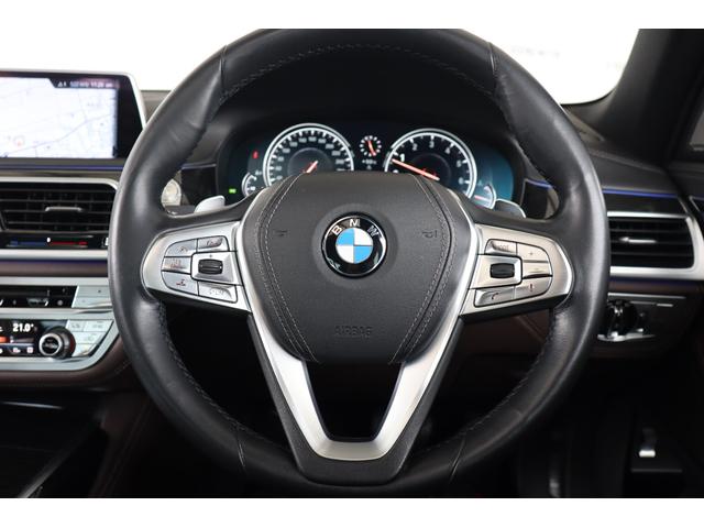 740i Mスポーツ 衝突軽減B・追クル・サンルーフ・LKA・BSA・ステアシ・Pアシ・360度カメラ・ドラレコ・レーダー・オートクロージャ・Pシート(ヒーター/クーラー)・エアサス・地ナビ・HKスピーカー(23枚目)