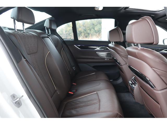 740i Mスポーツ 衝突軽減B・追クル・サンルーフ・LKA・BSA・ステアシ・Pアシ・360度カメラ・ドラレコ・レーダー・オートクロージャ・Pシート(ヒーター/クーラー)・エアサス・地ナビ・HKスピーカー(54枚目)