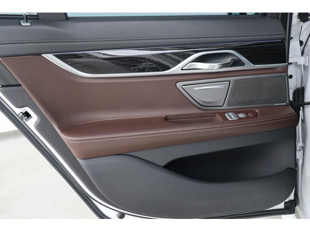 740i Mスポーツ 衝突軽減B・追クル・サンルーフ・LKA・BSA・ステアシ・Pアシ・360度カメラ・ドラレコ・レーダー・オートクロージャ・Pシート(ヒーター/クーラー)・エアサス・地ナビ・HKスピーカー(63枚目)