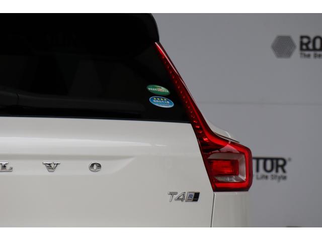 ＸＣ４０ Ｔ４　ＡＷＤ　Ｒデザイン　サンルーフ・ハーマンカードン・ディスプレイオーディオ・ＦＲドラレコ・３６０度カメラ・衝突軽減ブレーキ・追従クルコン・ＬＫＡ・ＢＳＡ・ＣＴＡ・オフロードモード・地ナビ・Ｂｌｕｅｔｏｏｔｈ・Ｒ１９（9枚目）