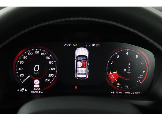ＸＣ４０ Ｔ４　ＡＷＤ　Ｒデザイン　サンルーフ・ハーマンカードン・ディスプレイオーディオ・ＦＲドラレコ・３６０度カメラ・衝突軽減ブレーキ・追従クルコン・ＬＫＡ・ＢＳＡ・ＣＴＡ・オフロードモード・地ナビ・Ｂｌｕｅｔｏｏｔｈ・Ｒ１９（17枚目）