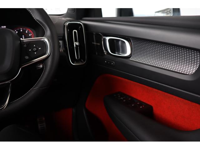 ＸＣ４０ Ｔ４　ＡＷＤ　Ｒデザイン　サンルーフ・ハーマンカードン・ディスプレイオーディオ・ＦＲドラレコ・３６０度カメラ・衝突軽減ブレーキ・追従クルコン・ＬＫＡ・ＢＳＡ・ＣＴＡ・オフロードモード・地ナビ・Ｂｌｕｅｔｏｏｔｈ・Ｒ１９（29枚目）