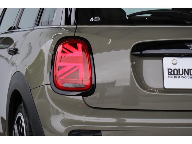 ＭＩＮＩ クーパーＳＤ　ＪＣＷスタイル・衝突軽減ブレーキ・追従クルコン・ＦＲドラレコ・モード切替シートヒーター・ハーフレザー・ナビ・Ｂｌｕｅｔｏｏｔｈ・ＭＩＮＩアプリ・ＵＳＢ・バックカメラ・Ｒ１８ＡＷ・オートライト（9枚目）