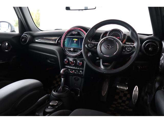 ＭＩＮＩ クーパーＳＤ　ＪＣＷスタイル・衝突軽減ブレーキ・追従クルコン・ＦＲドラレコ・モード切替シートヒーター・ハーフレザー・ナビ・Ｂｌｕｅｔｏｏｔｈ・ＭＩＮＩアプリ・ＵＳＢ・バックカメラ・Ｒ１８ＡＷ・オートライト（16枚目）