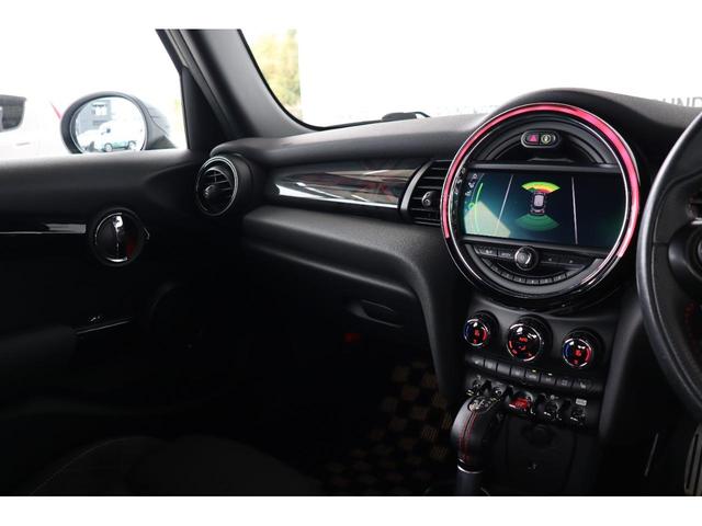 ＭＩＮＩ クーパーＳＤ　ＪＣＷスタイル・衝突軽減ブレーキ・追従クルコン・ＦＲドラレコ・モード切替シートヒーター・ハーフレザー・ナビ・Ｂｌｕｅｔｏｏｔｈ・ＭＩＮＩアプリ・ＵＳＢ・バックカメラ・Ｒ１８ＡＷ・オートライト（20枚目）