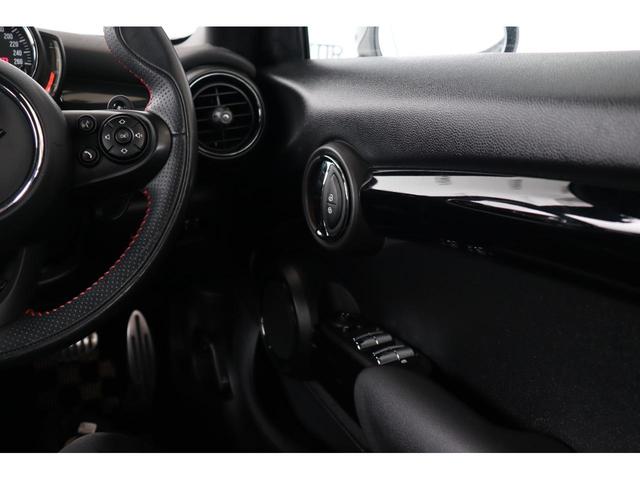 ＭＩＮＩ クーパーＳＤ　ＪＣＷスタイル・衝突軽減ブレーキ・追従クルコン・ＦＲドラレコ・モード切替シートヒーター・ハーフレザー・ナビ・Ｂｌｕｅｔｏｏｔｈ・ＭＩＮＩアプリ・ＵＳＢ・バックカメラ・Ｒ１８ＡＷ・オートライト（29枚目）