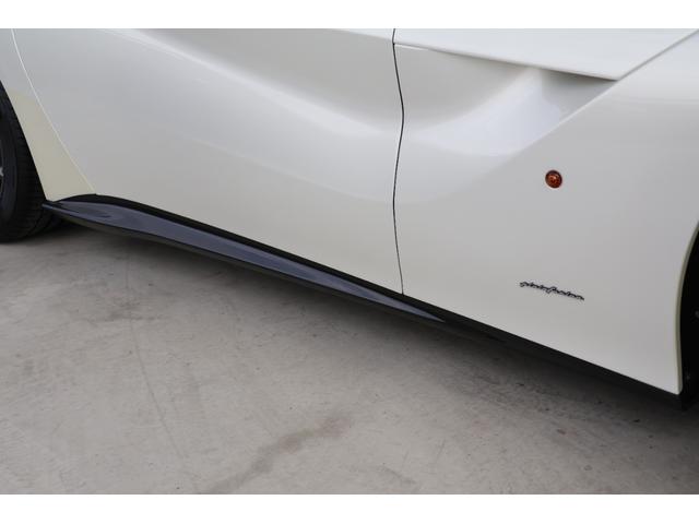 Ｆ１２ベルリネッタ ベースグレード　ＯＰ１０００・Ｂｉａｎｃｏ　Ｉｔａｌｉａ・カーボンファイバー製スタイルレーシングシート（Ｍ）・ＡＦＳヘッドライトシステム・２０インチ鍛造・ＬＥＤ付カーボンファイバー製ドライバーゾーン（13枚目）