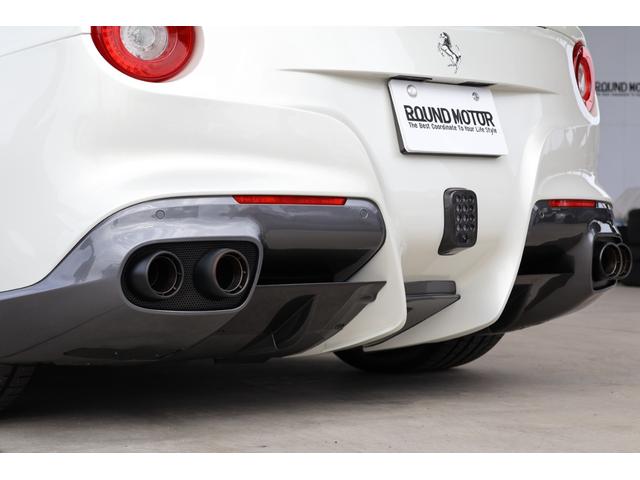 Ｆ１２ベルリネッタ ベースグレード　ＯＰ１０００・Ｂｉａｎｃｏ　Ｉｔａｌｉａ・カーボンファイバー製スタイルレーシングシート（Ｍ）・ＡＦＳヘッドライトシステム・２０インチ鍛造・ＬＥＤ付カーボンファイバー製ドライバーゾーン（14枚目）