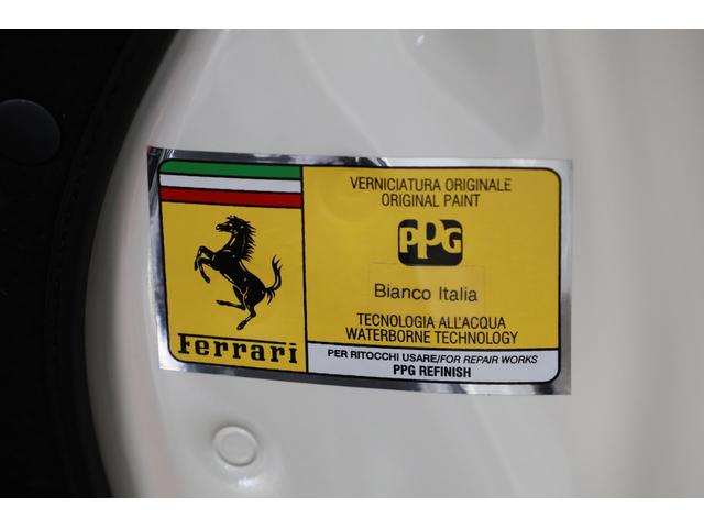 Ｆ１２ベルリネッタ ベースグレード　ＯＰ１０００・Ｂｉａｎｃｏ　Ｉｔａｌｉａ・カーボンファイバー製スタイルレーシングシート（Ｍ）・ＡＦＳヘッドライトシステム・２０インチ鍛造・ＬＥＤ付カーボンファイバー製ドライバーゾーン（17枚目）