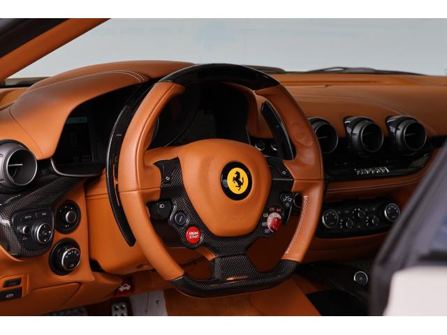 Ｆ１２ベルリネッタ ベースグレード　ＯＰ１０００・Ｂｉａｎｃｏ　Ｉｔａｌｉａ・カーボンファイバー製スタイルレーシングシート（Ｍ）・ＡＦＳヘッドライトシステム・２０インチ鍛造・ＬＥＤ付カーボンファイバー製ドライバーゾーン（18枚目）