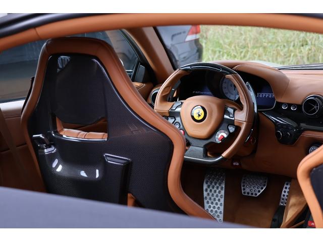 Ｆ１２ベルリネッタ ベースグレード　ＯＰ１０００・Ｂｉａｎｃｏ　Ｉｔａｌｉａ・カーボンファイバー製スタイルレーシングシート（Ｍ）・ＡＦＳヘッドライトシステム・２０インチ鍛造・ＬＥＤ付カーボンファイバー製ドライバーゾーン（19枚目）