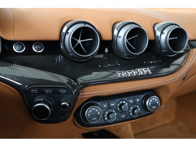 Ｆ１２ベルリネッタ ベースグレード　ＯＰ１０００・Ｂｉａｎｃｏ　Ｉｔａｌｉａ・カーボンファイバー製スタイルレーシングシート（Ｍ）・ＡＦＳヘッドライトシステム・２０インチ鍛造・ＬＥＤ付カーボンファイバー製ドライバーゾーン（27枚目）