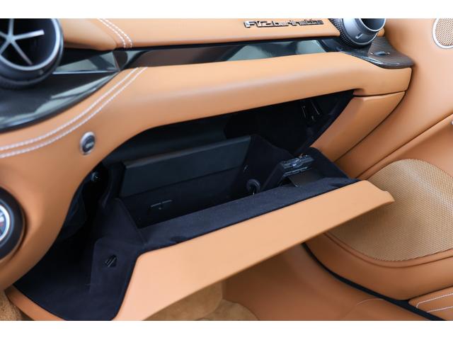 Ｆ１２ベルリネッタ ベースグレード　ＯＰ１０００・Ｂｉａｎｃｏ　Ｉｔａｌｉａ・カーボンファイバー製スタイルレーシングシート（Ｍ）・ＡＦＳヘッドライトシステム・２０インチ鍛造・ＬＥＤ付カーボンファイバー製ドライバーゾーン（32枚目）