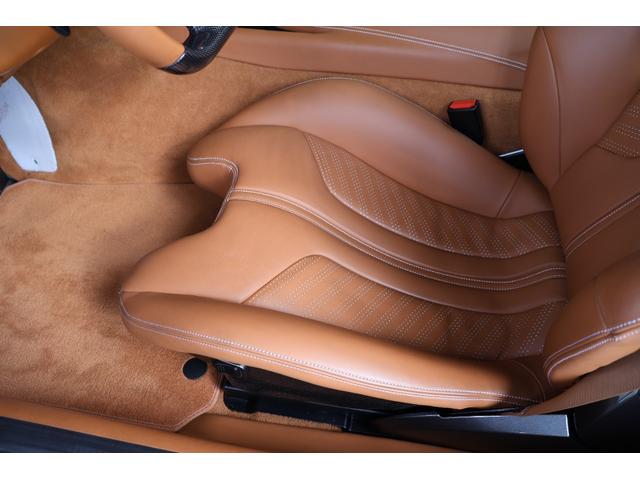 Ｆ１２ベルリネッタ ベースグレード　ＯＰ１０００・Ｂｉａｎｃｏ　Ｉｔａｌｉａ・カーボンファイバー製スタイルレーシングシート（Ｍ）・ＡＦＳヘッドライトシステム・２０インチ鍛造・ＬＥＤ付カーボンファイバー製ドライバーゾーン（36枚目）