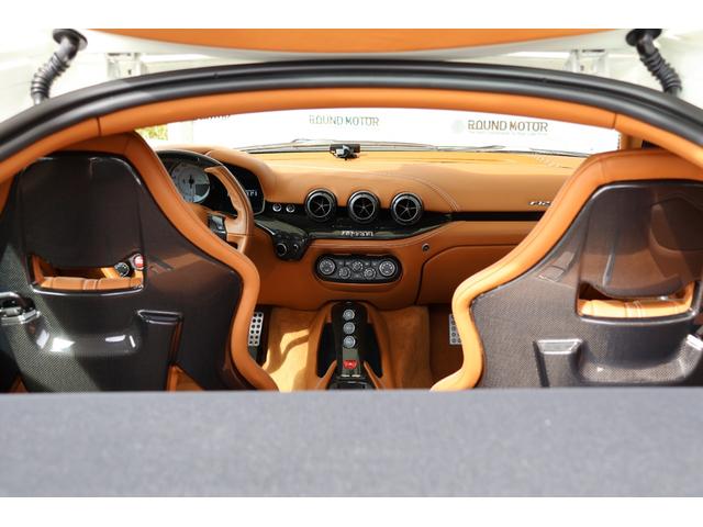 Ｆ１２ベルリネッタ ベースグレード　ＯＰ１０００・Ｂｉａｎｃｏ　Ｉｔａｌｉａ・カーボンファイバー製スタイルレーシングシート（Ｍ）・ＡＦＳヘッドライトシステム・２０インチ鍛造・ＬＥＤ付カーボンファイバー製ドライバーゾーン（41枚目）