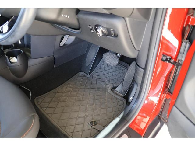 ＭＩＮＩ クーパー　ワンオーナー・純正ナビ・Ｂｌｕｅｔｏｏｔｈ・オートライト・ＡＵＸ・ＵＳＢ・Ｒ１５ＡＷ・スマートキー・アイドリングストップ（35枚目）