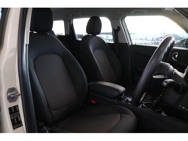 ＭＩＮＩ ワン　クラブマン　アイドリングストップ・オートライト・純正ナビ・Ｂｌｕｅｔｏｏｔｈ・ラジオ・スマートキー・ＵＳＢ・ＡＵＸ・Ｒ１７ＡＷ・ＥＴＣ（15枚目）